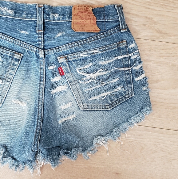 Levi's 501 Super Distressed Jean Shorts - Picture 5 of 7